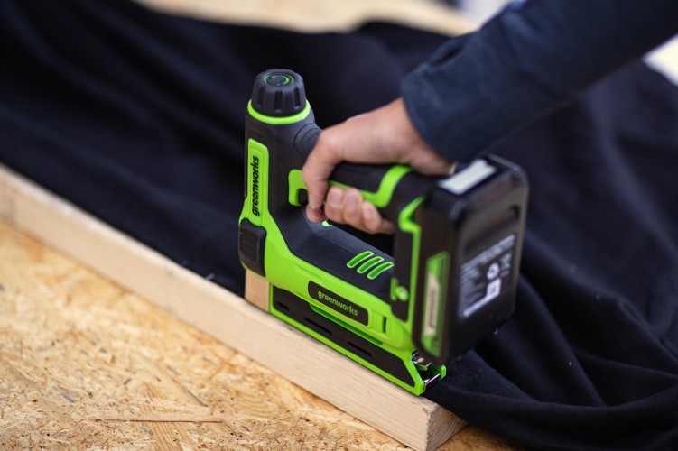 Скобозабиватель аккумуляторный GREENWORKS G24CS10 без АКБ и ЗУ 3400107 - изображение 5