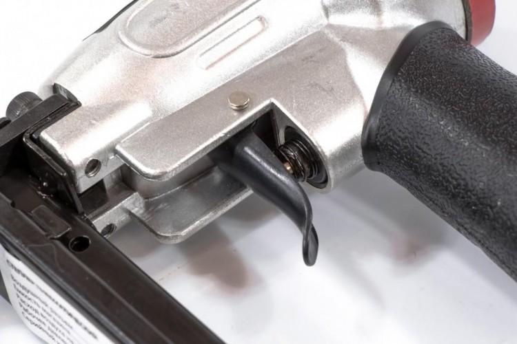 Скобозабиватель пневматический MATRIX 6-13 мм 57415 - изображение 3