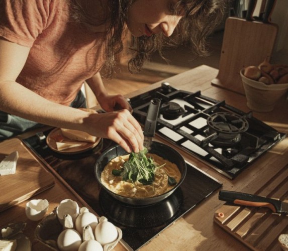 Сковорода FISKARS 1072311 с керамическим покрытием, 26 см - изображение 4