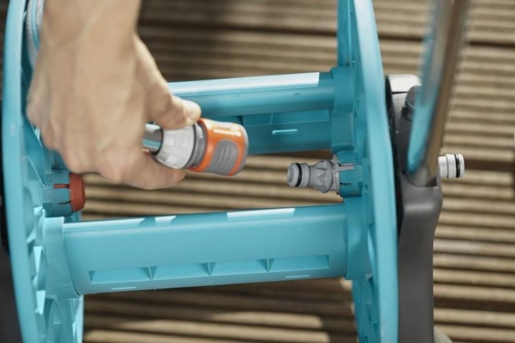 Тележка для шланга GARDENA AquaRoll S с комплектом для полива (дисплей) 18502-20.000.00 18502-20.000.00 - изображение 3