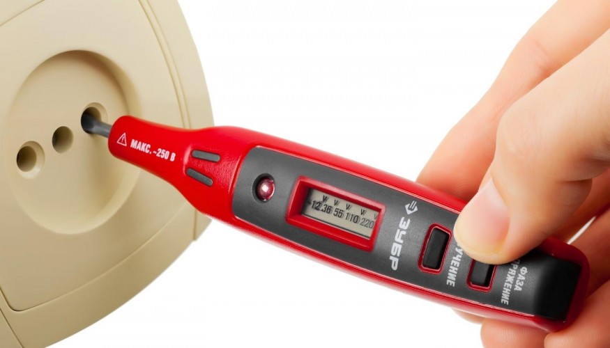 Тестер ЗУБР Мастер цифровой со световым индикатором, 140мм 45240 - изображение 3