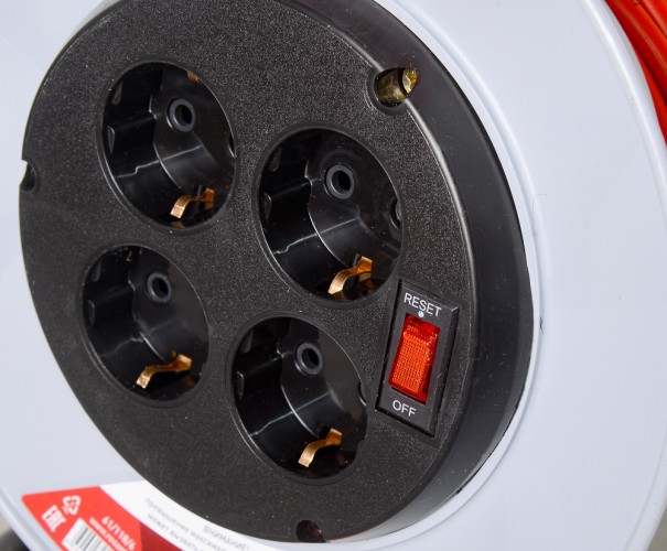 Удлинитель на катушке Ресанта СУ-3х1,5-30/2 силовой (с выкл., 4 розетки) 61/118/6 - изображение 4