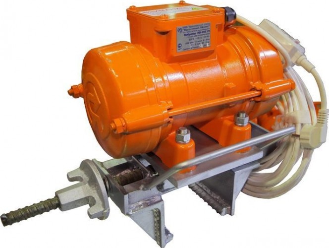 Вибратор общего назначения КРАСНЫЙ МАЯК ИВ-448-03 220В, для опалубки ИВ-448.00.000-03