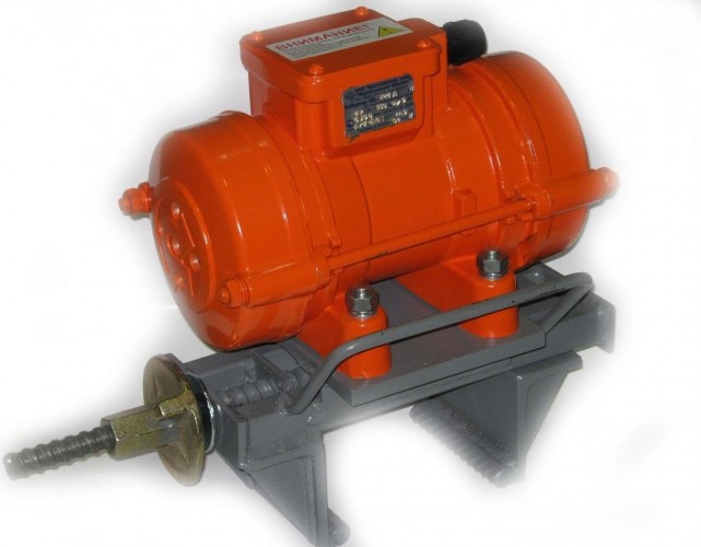 Вибратор общего назначения КРАСНЫЙ МАЯК ИВ-448 220В, 200Гц для опалубки ИВ-448.00.000-00