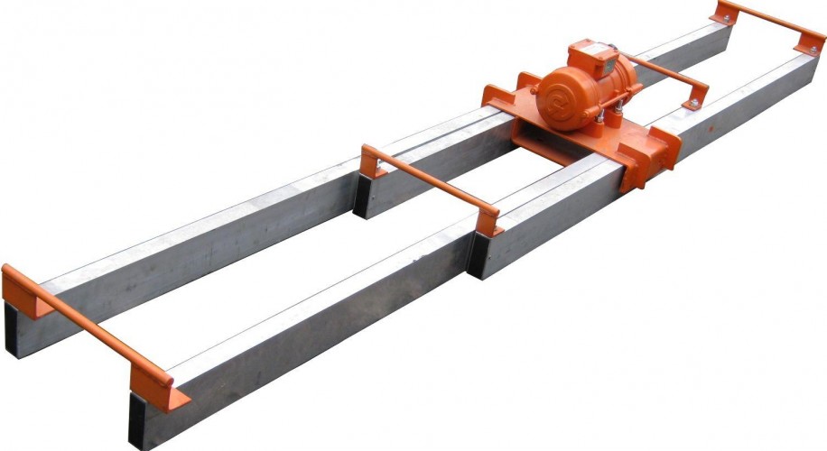 Виброрейка КРАСНЫЙ МАЯК ЭВ-403, 42В, длина-2,05...3,65 м, алюминиевая телескопическая ЭВ-403.00.000-00