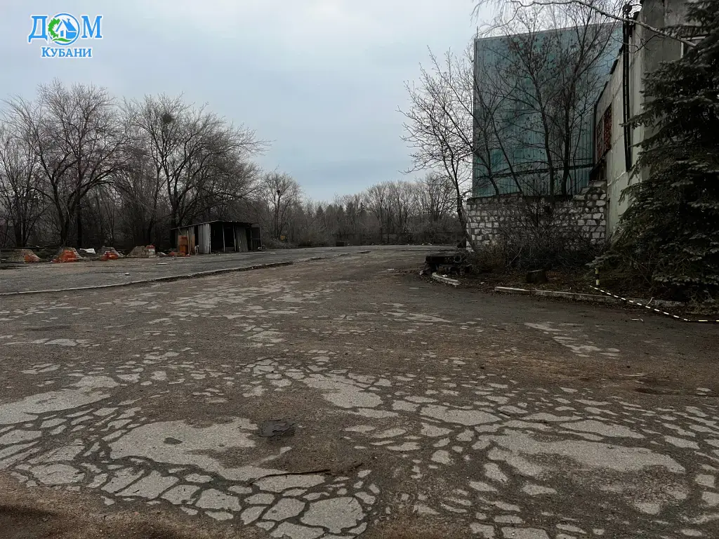 Промышленно-офисная база. В центральной части Луганска