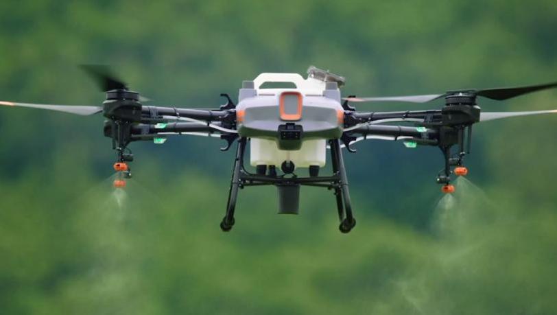 DJI Agras T10 - этот легковесный дрон совершенен