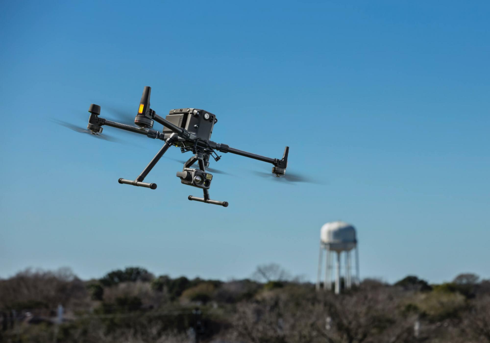 Коммерческая платформа DJI Matrice 300 RTK в конкуренции с человеком