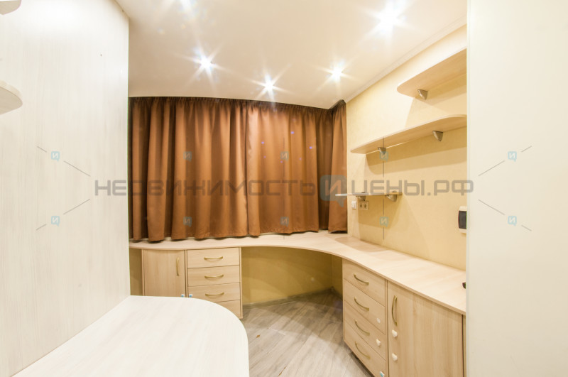 2 комн., 42.8м2, 2/9, Тюмень