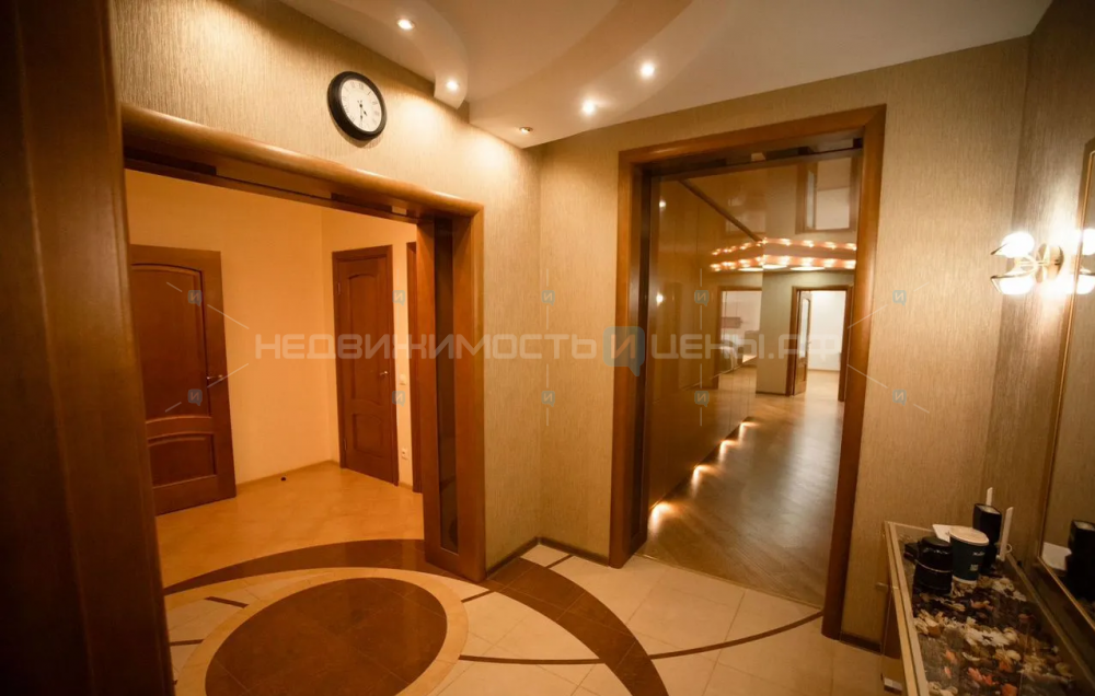 5 комн., 220.9м2, 5/10, Тюмень