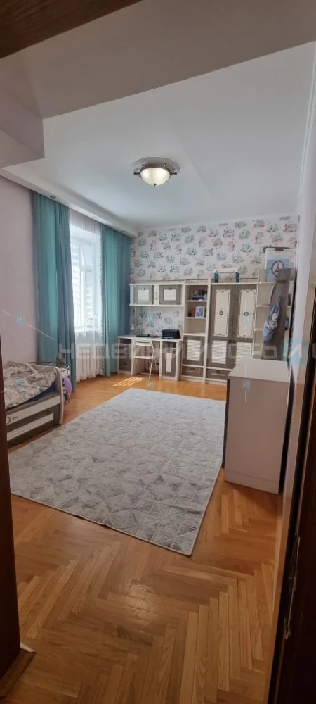 4 комн., 127.5м2, 2/5, Тюмень
