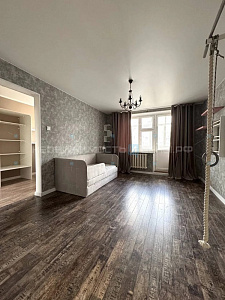 2 комн., 72.5м2, 8/10, Тюмень