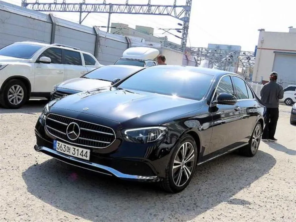 Mercedes-Benz E-Class · 2021