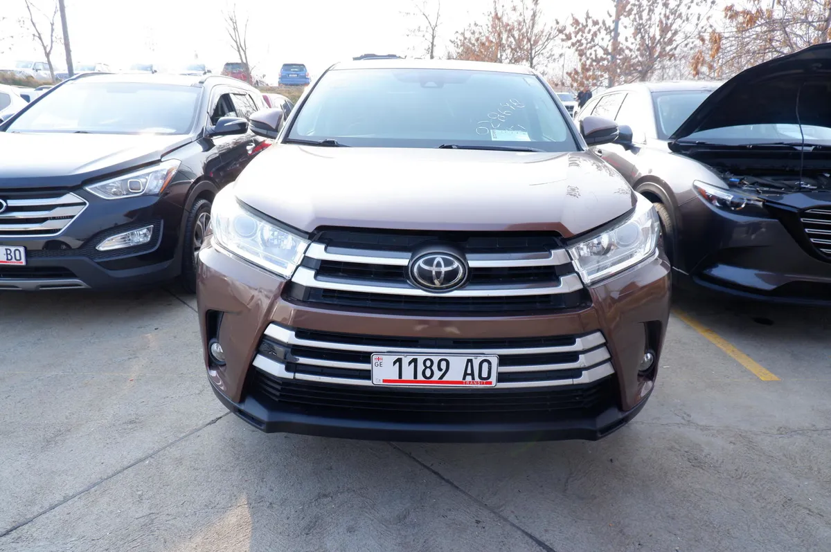 Toyota Highlander · 2017