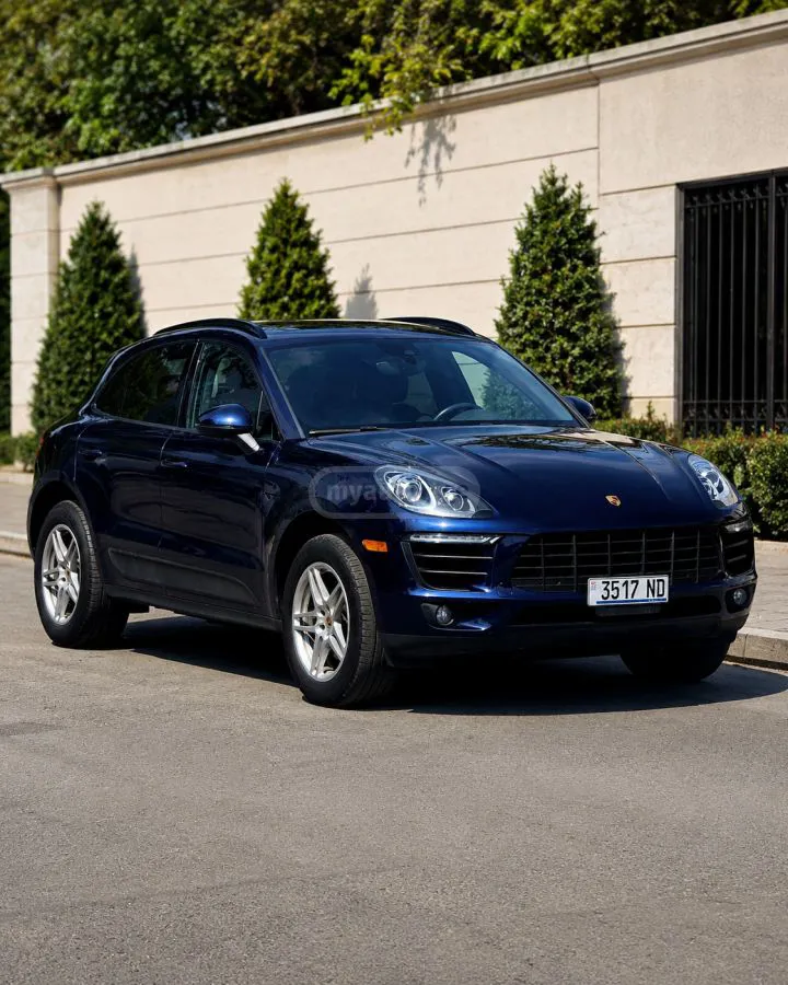 Porsche Macan · 2018