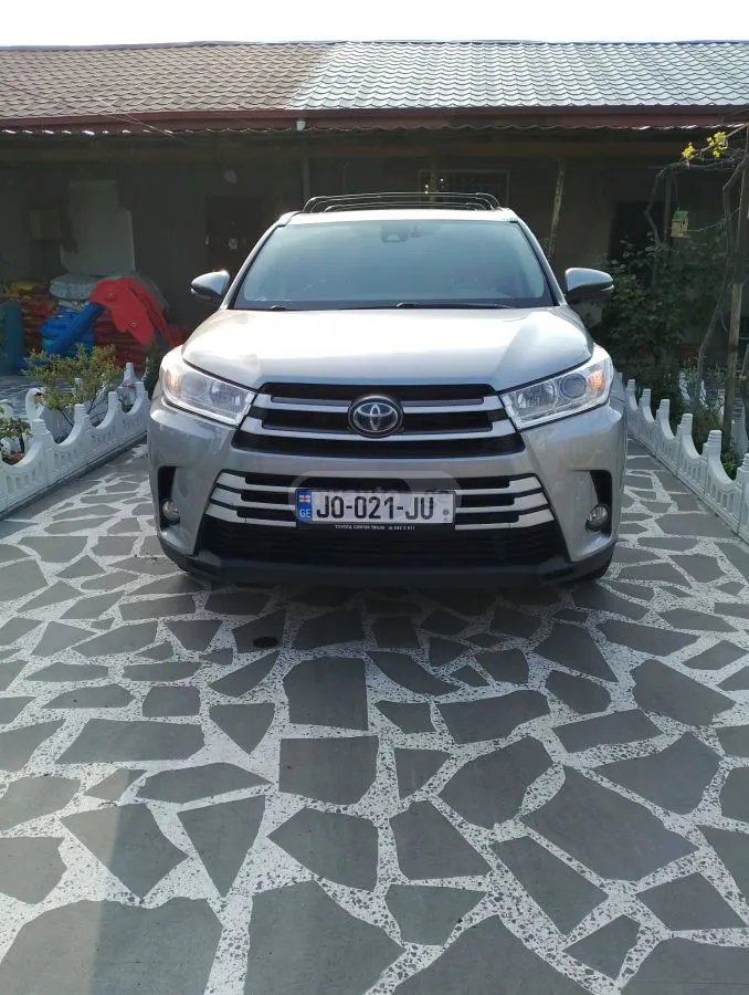 Toyota Highlander · 2017