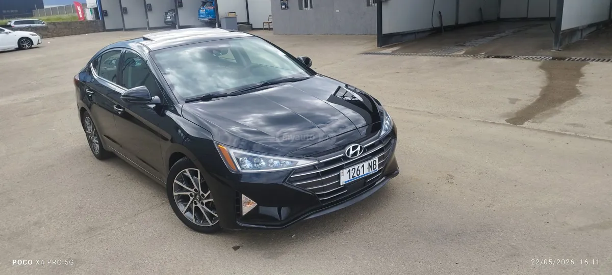 Hyundai Elantra · 2019