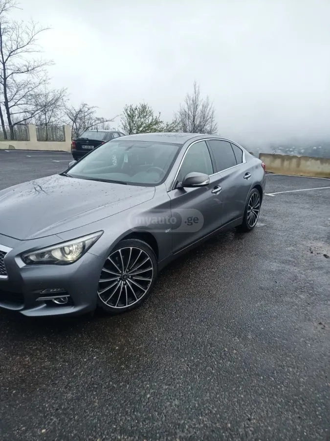 Infiniti Q 50 · 2016