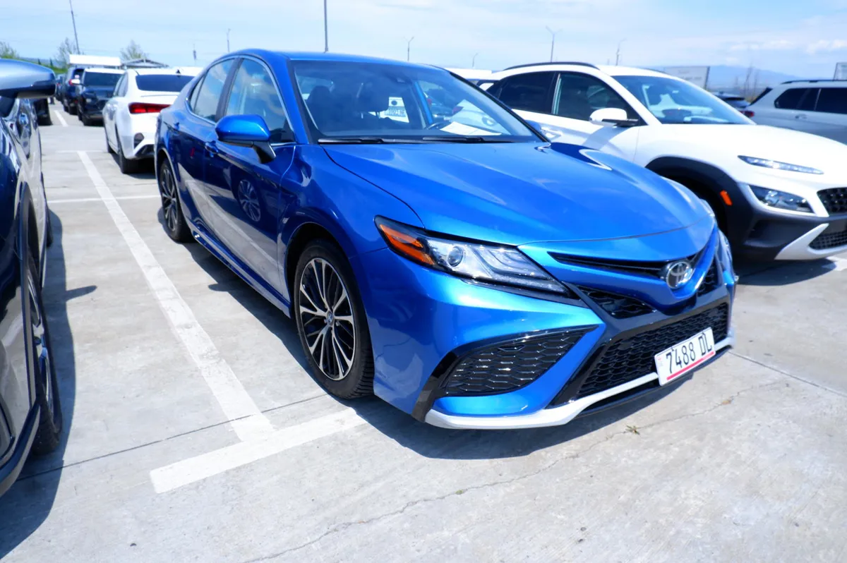 Toyota Camry · 2019
