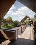 Premium landscape design of a country house with a series of fountains by Studia 54