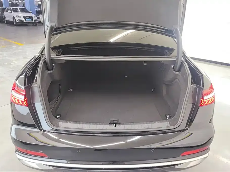 Audi A6L 2023 из CN, фото 4