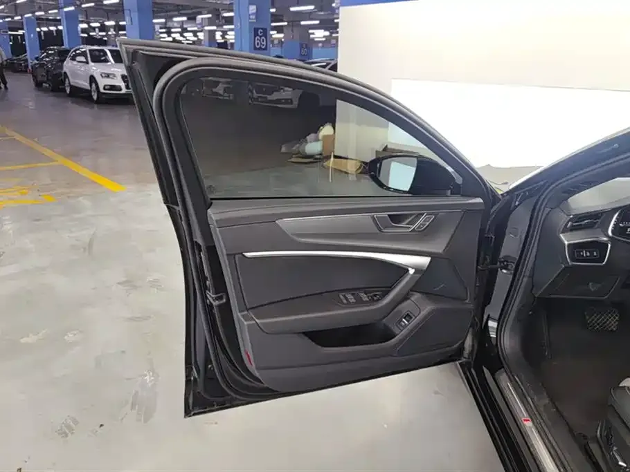 Audi A6L 2023 из CN, фото 7