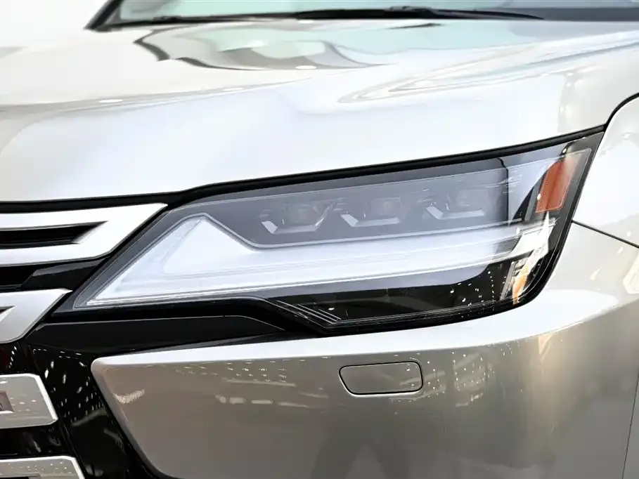 Lexus LX — фото 8