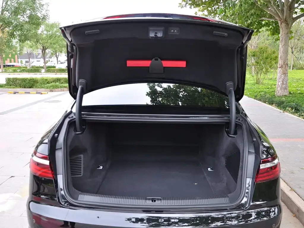 Audi A8 2024 из CN, фото 7