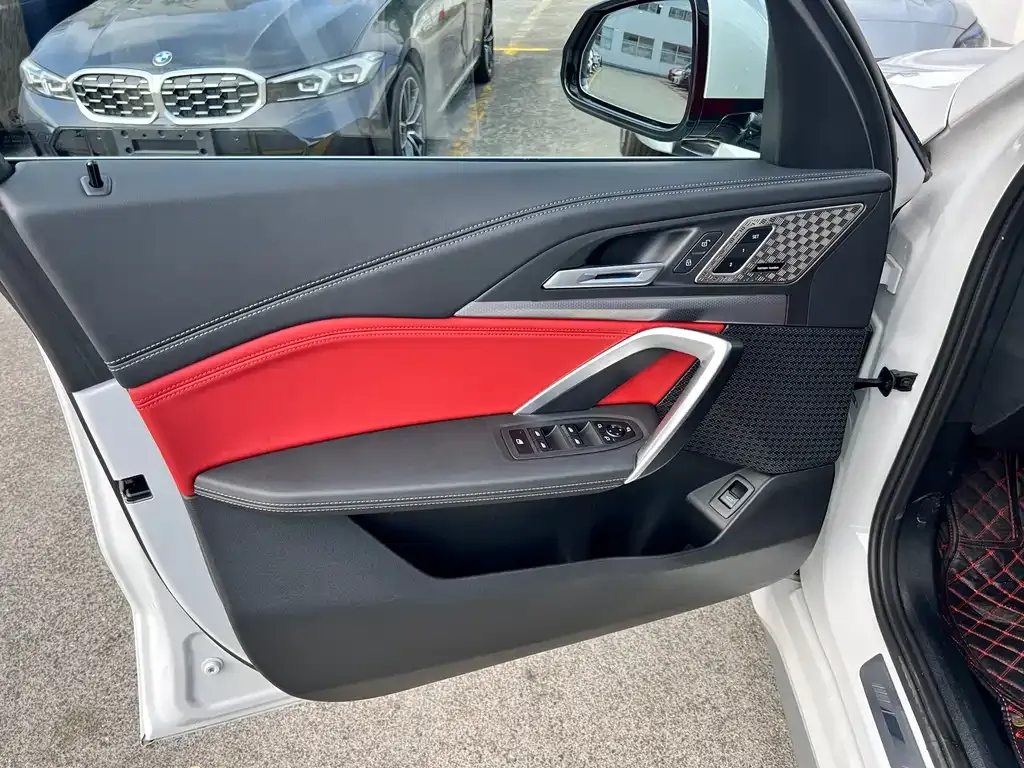 BMW iX1 2023 из CN, фото 6