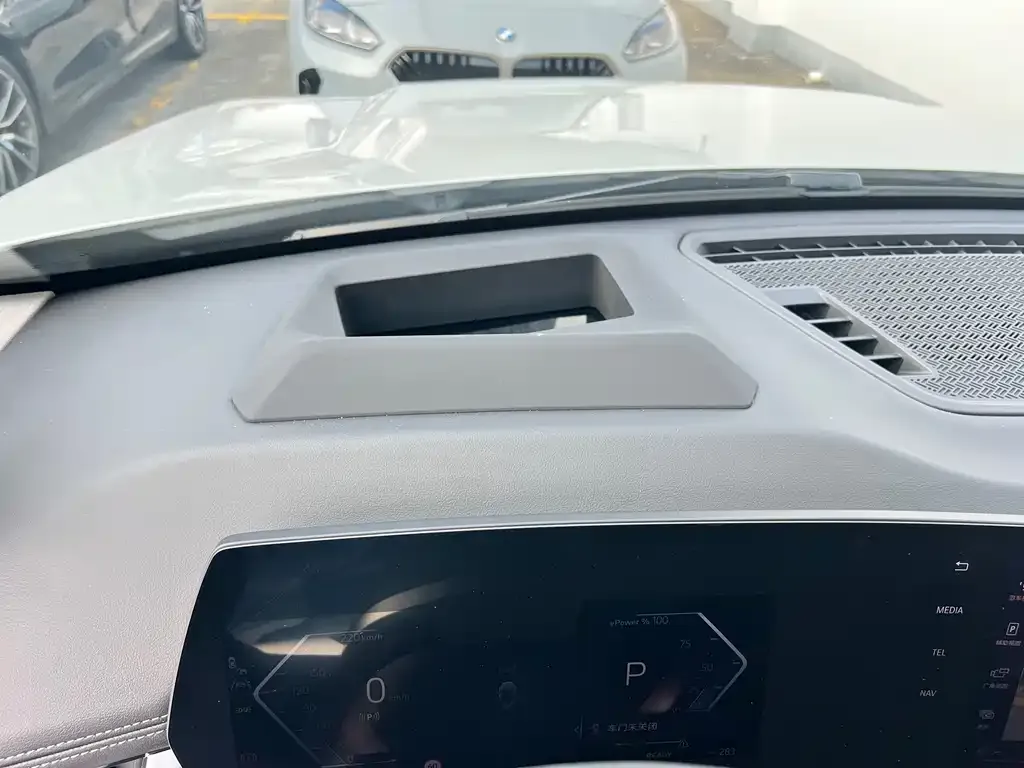 BMW iX1 2023 из CN, фото 9