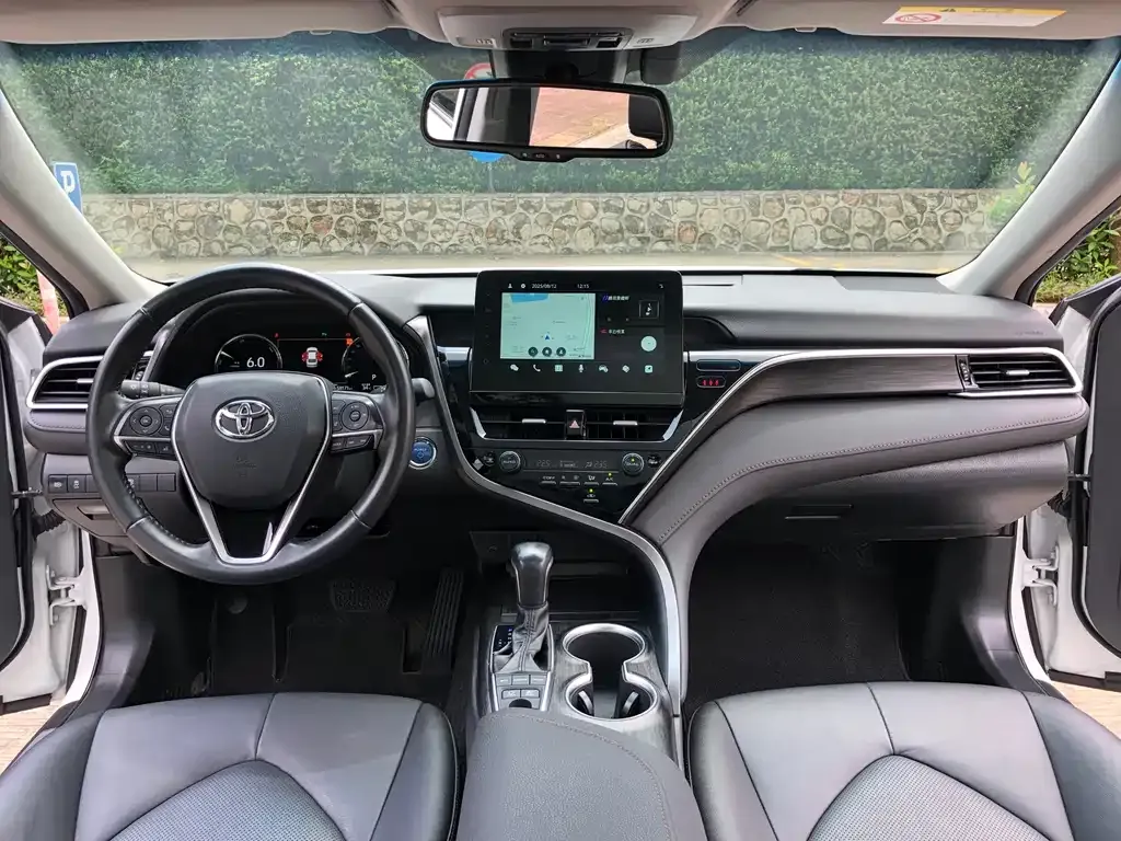 Toyota Camry — фото 10