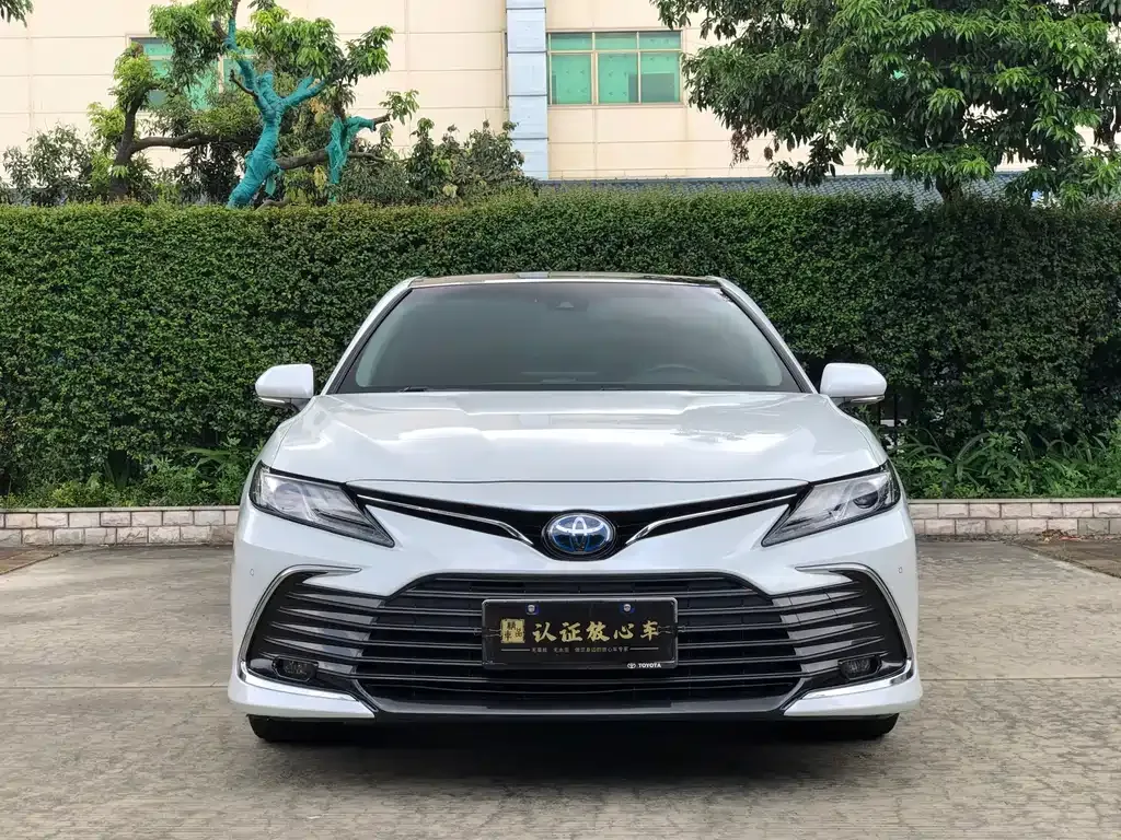 Toyota Camry — фото 2