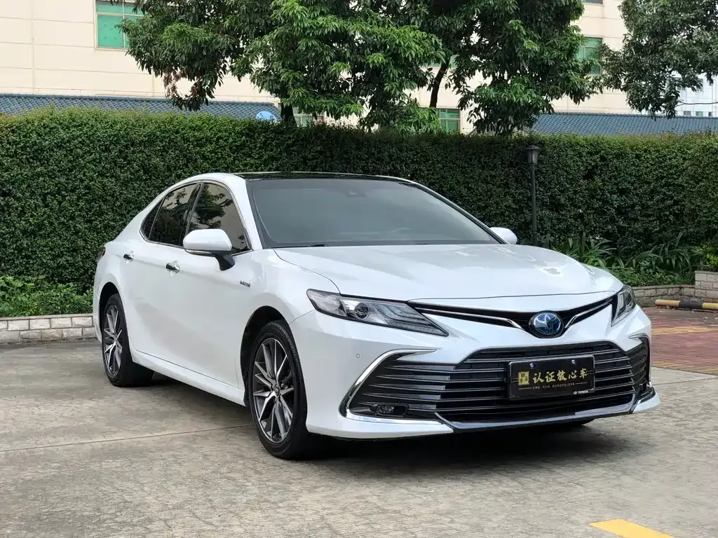 Toyota Camry — фото 3