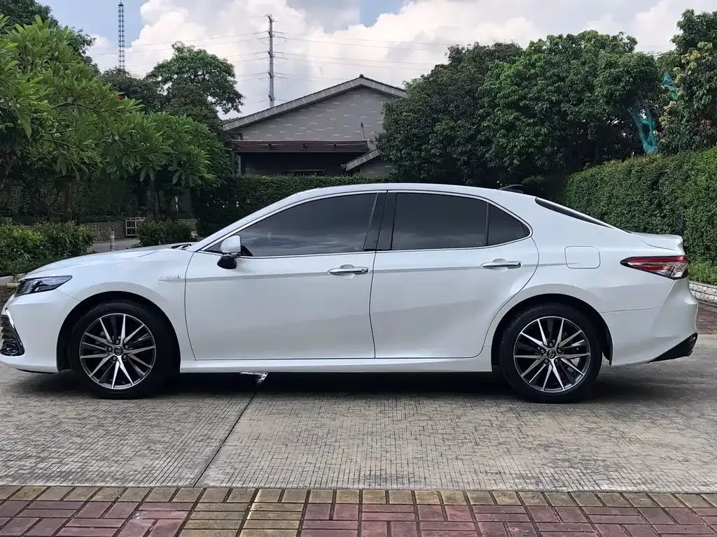 Toyota Camry — фото 4