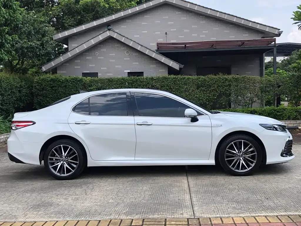 Toyota Camry — фото 6