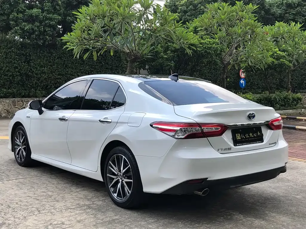 Toyota Camry — фото 7