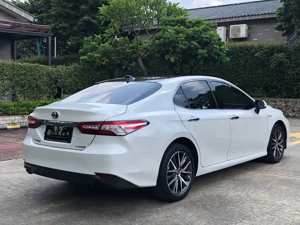 Toyota Camry — фото 8