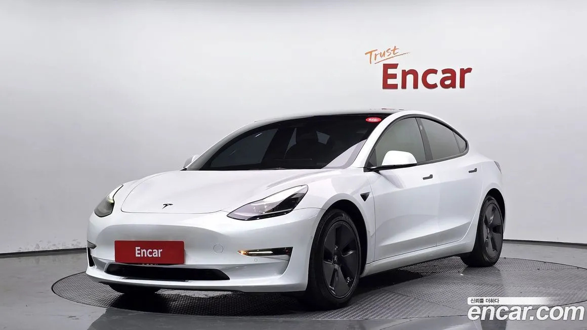 Tesla Model 3 — фото 1