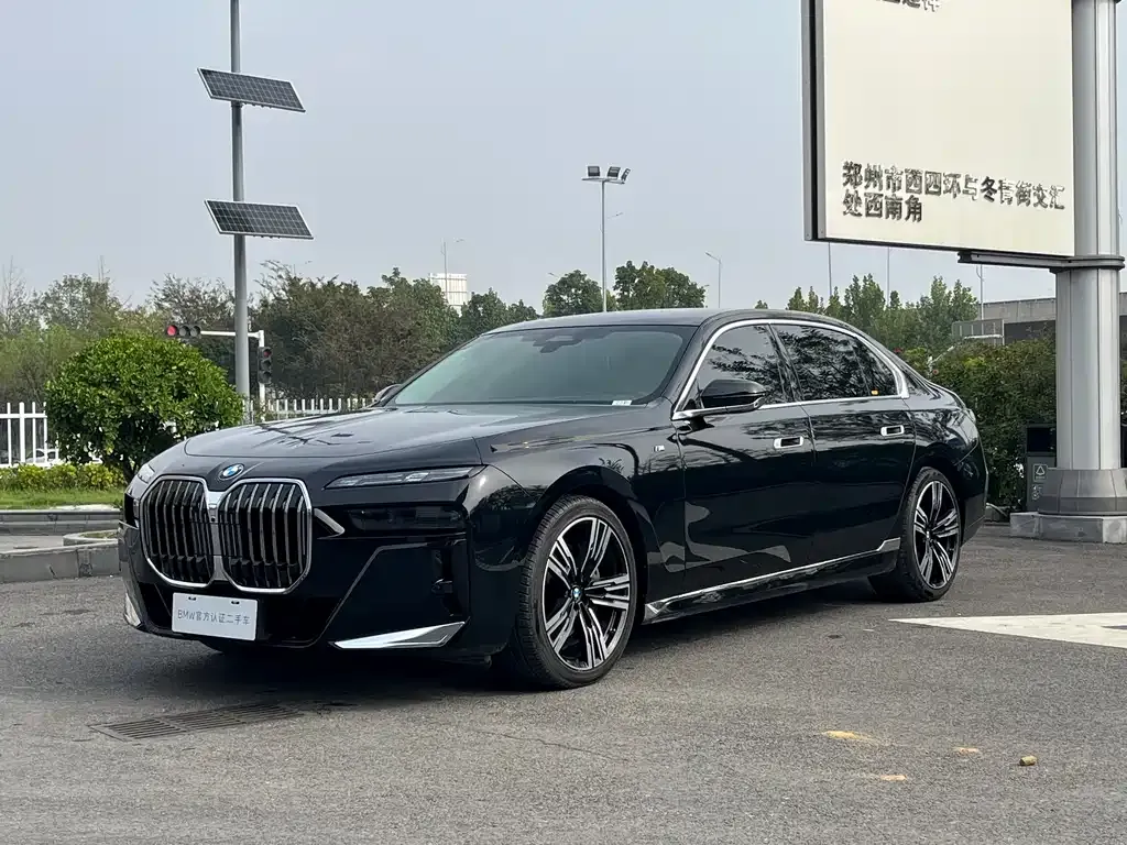 BMW 7 Series — фото 1