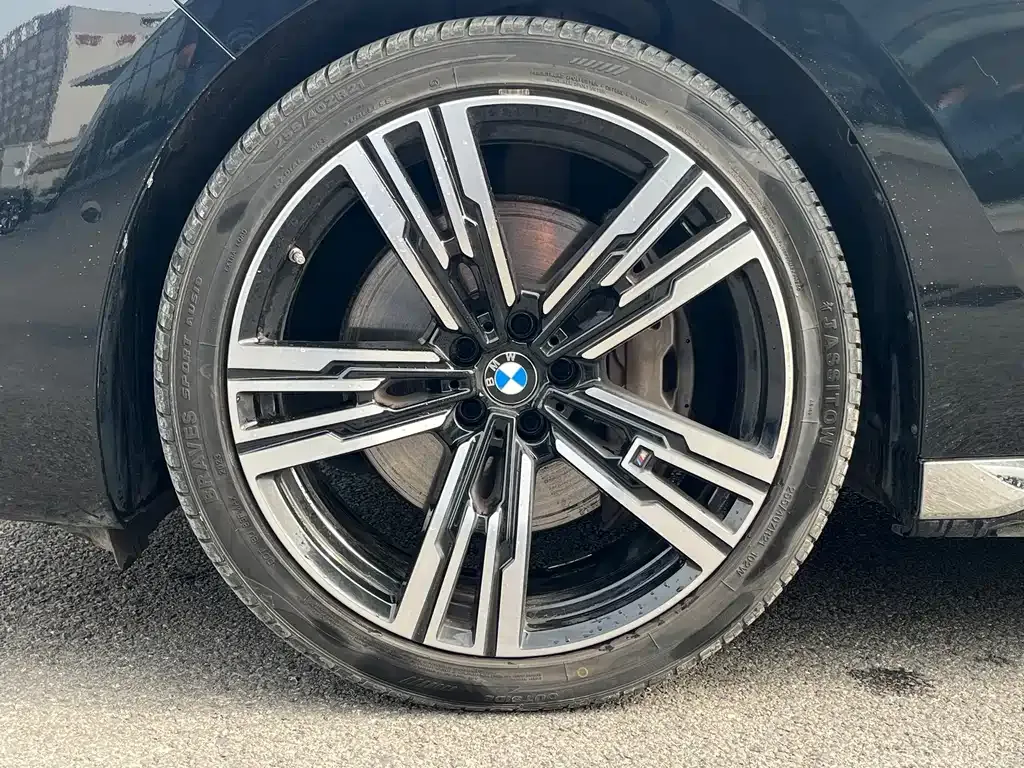 BMW 7 Series — фото 9