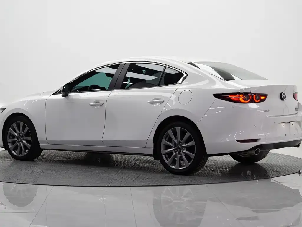 Mazda 3 Axela — фото 3