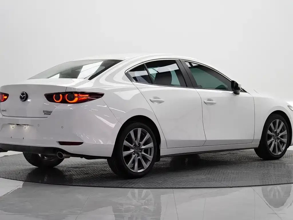 Mazda 3 Axela — фото 5