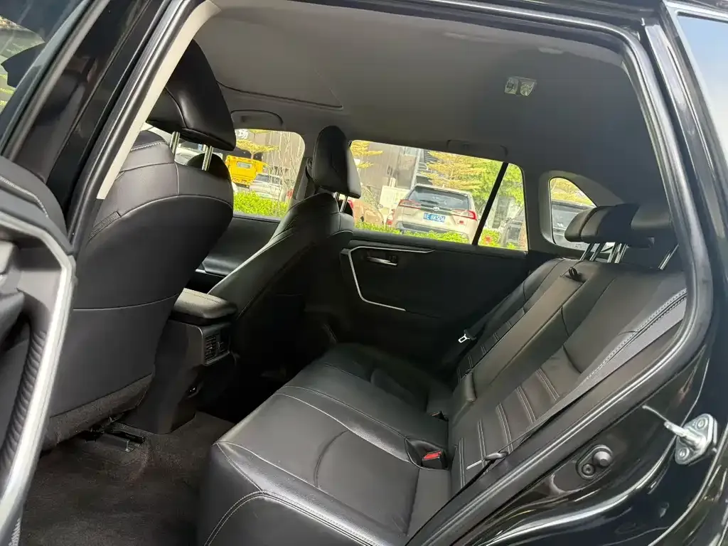 Toyota Wildlander 2021 из CN, фото 8