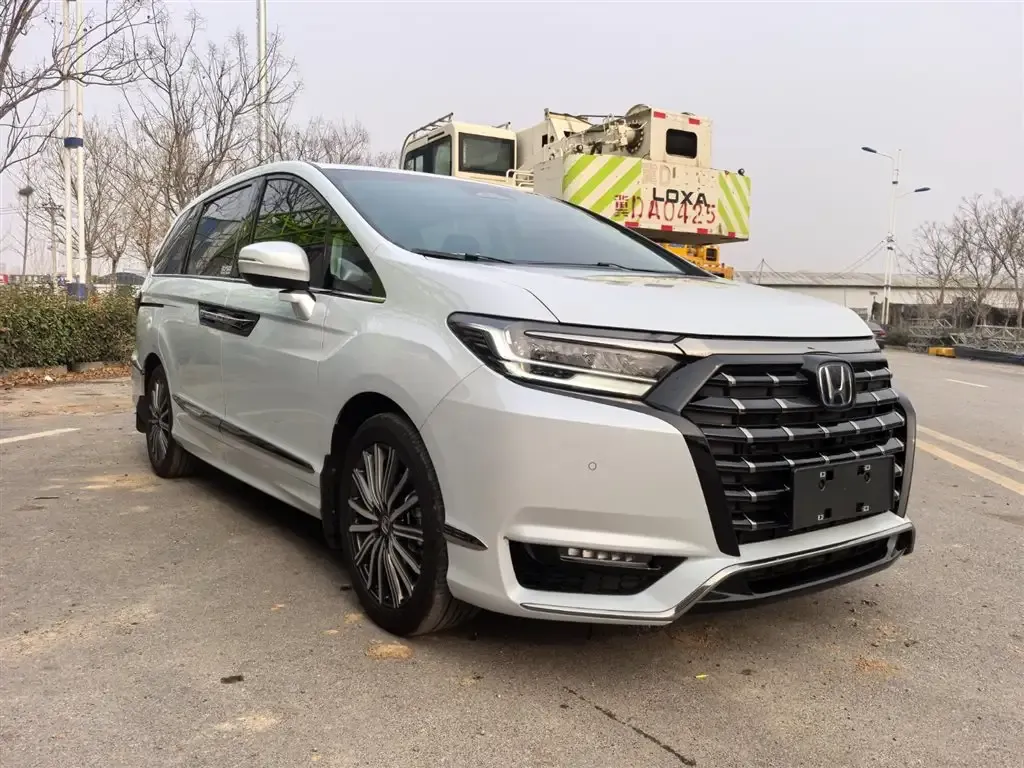 Honda Elysion 2024 из CN, фото 3