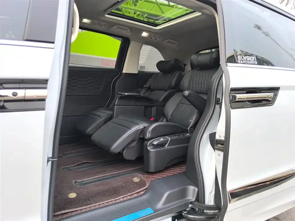 Honda Elysion 2024 из CN, фото 9