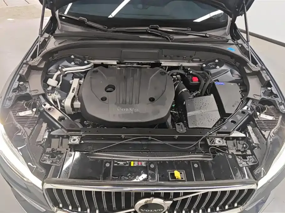 Volvo XC60 — фото 10