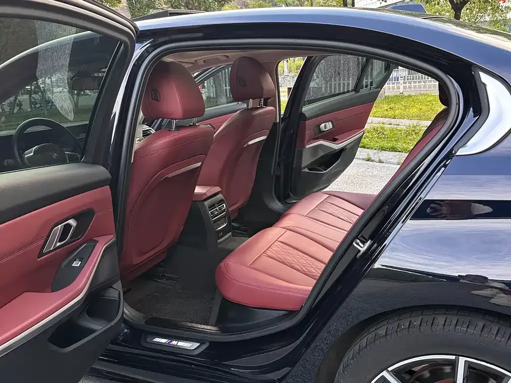 BMW 3 Series 2024 из CN, фото 10