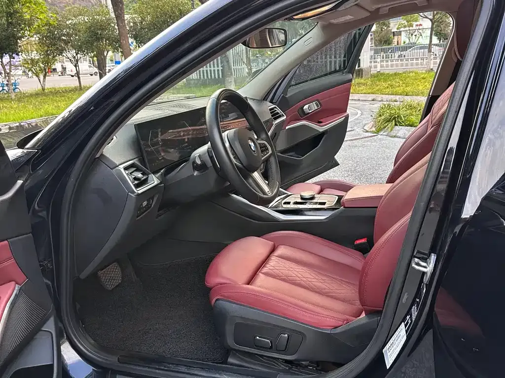 BMW 3 Series 2024 из CN, фото 9