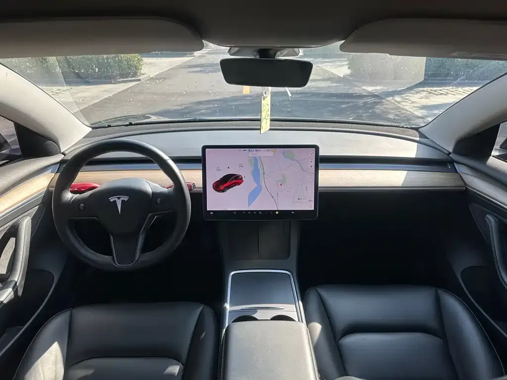 Tesla Model 3 — фото 5