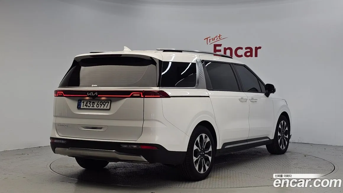 Kia Carnival — фото 10